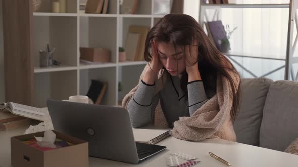 Migraine Suffer Sick Woman Distance Work Tired alt