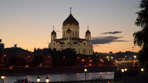 Cathedral of Christ the Saviour on the Bank of the Moscow River  Night Time alt