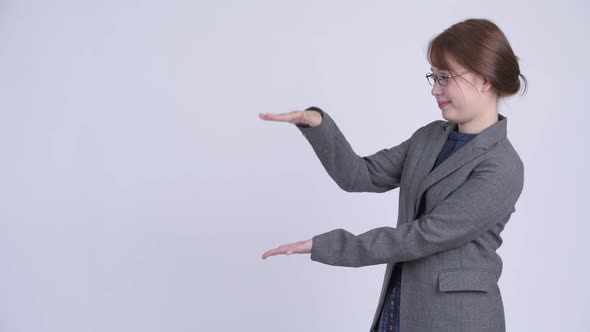 Young Happy Asian Businesswoman Snapping Fingers and Showing Something alt