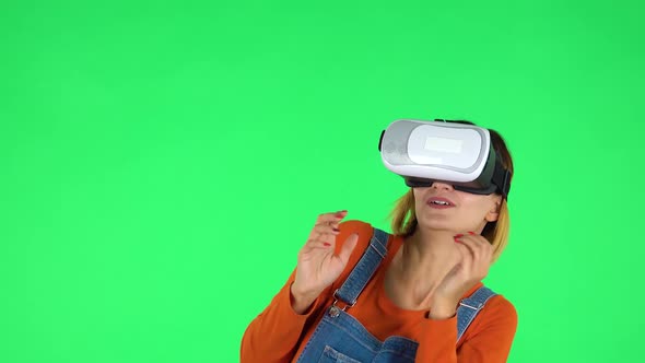 Woman with Virtual Reality Goggles. Green Screen alt