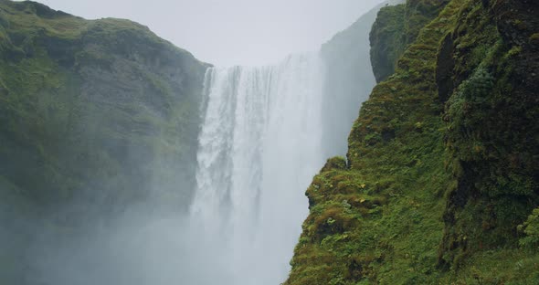 Most Famous and Beautiful Skogafoss Waterfall in Iceland alt