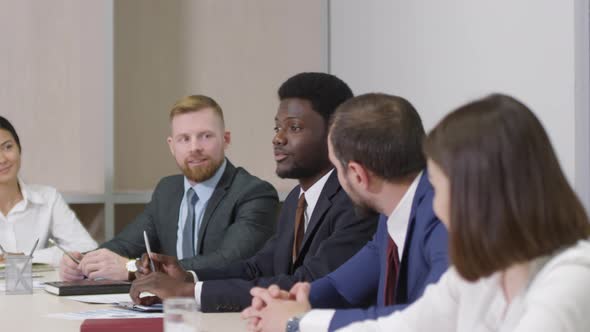 Afro-American Male Employee Speaking at Team Meeting alt