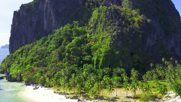 Amazing Landscape and Ipil Beach Full of Rocky Pinagbuyutan Island of El Nido, Palawan, Philippines alt