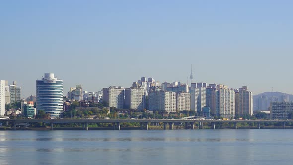 4k Panning Timelapse of traffic passing on a bridge over the Hanging River. alt