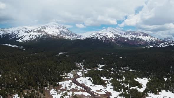 Magnificent aerial view of Mount Dana and Mount Gibbs at Yosemite, California, USA alt
