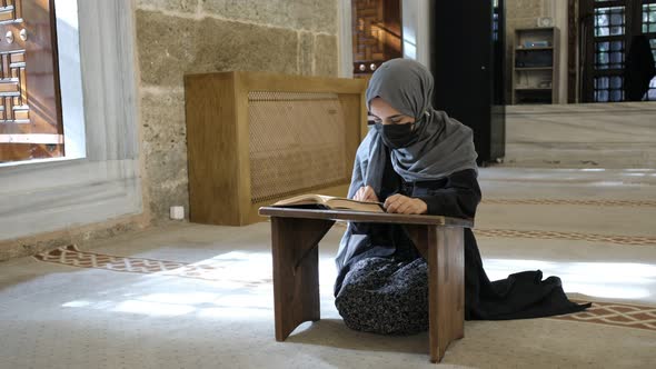 Worship to God Masked Muslim Woman Reading Islamic Holly Book Quran alt