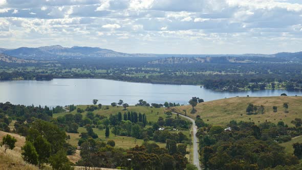Lake Hume and the dam wall in the distance, from the Kurrajong Gap Lookout, north-east Victoria, Aus alt