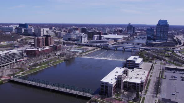 Grand River, Grand Rapids skyline and distant horizon, wide aerial pan alt