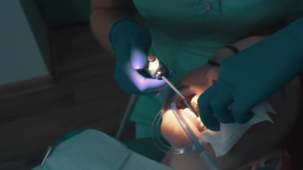 Rinse Enamel Surface with Water Using Washer After Ultrasonic Cleaning alt