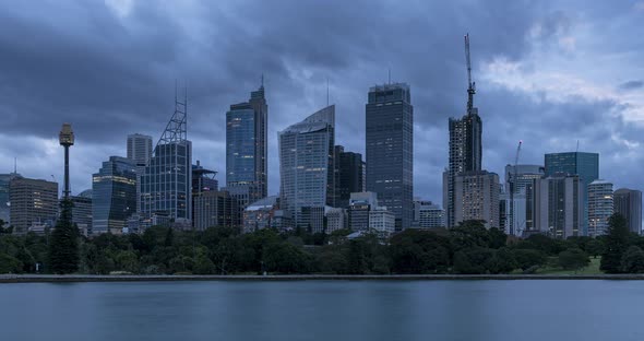 Timelapse of a Sunset over Sydney CBD from the Royal Botanic Garden, Australia alt