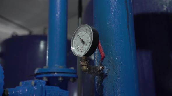 Water Pressure Meter With Valve alt