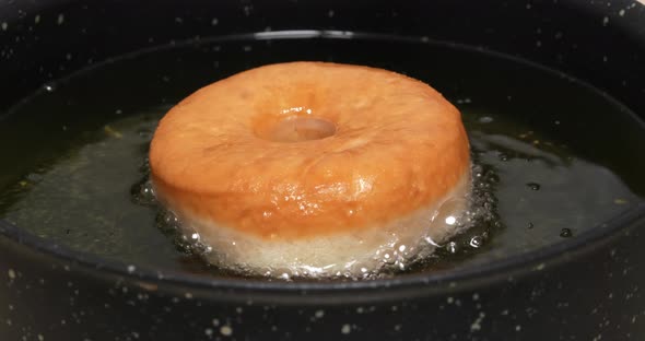 4K - Flip over a donut during deep-fried alt