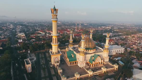 Beautiful Mosque  alt