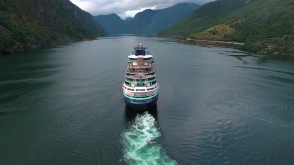 Cruise Ship, Cruise Liners on Sognefjord or Sognefjorden, Norway alt
