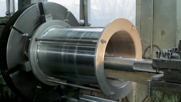 the Process of Grinding Large Metal Cylindrical Parts in Production