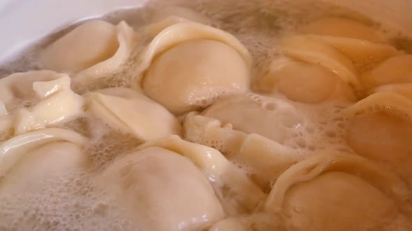 Cooking a dish of dumplings boiled in boiling water.