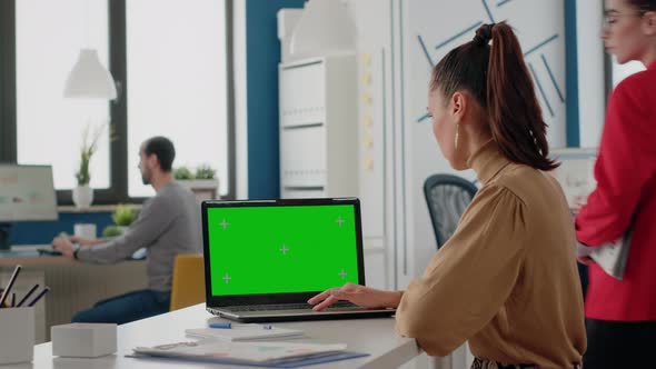 Business Woman Using Laptop with Green Screen alt