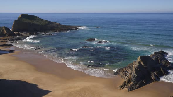 Praia dos machados beach in Costa Vicentina, Portugal alt