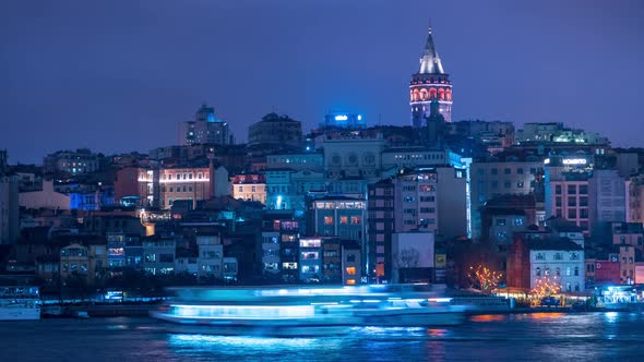 İstanbul Galata Kulesi ve Eminönü iskelesi