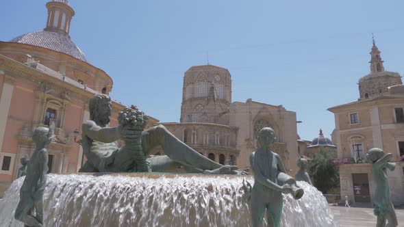 Valencia Fuente Plaza De La Virgen 01 alt