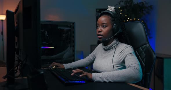 Gamer Girl Loses in Video Game Shouts to Team Members Waving Hands Disqualification From Online alt