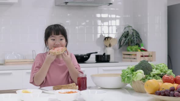 Little girl enjoy eating and delicious with bread alt