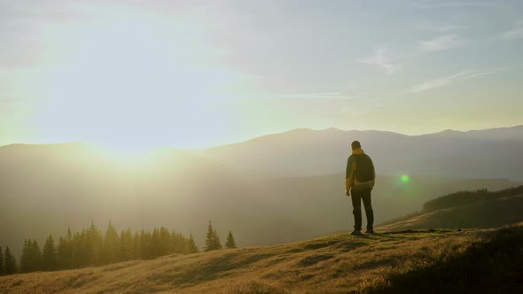 A Man Travels in the Mountains alt