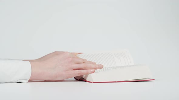 Turning the pages of a book alt