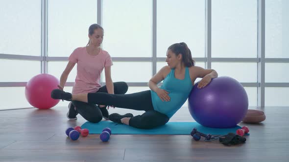 Personal Fitness Trainer Helps you with Exercise for Pregnant Women alt