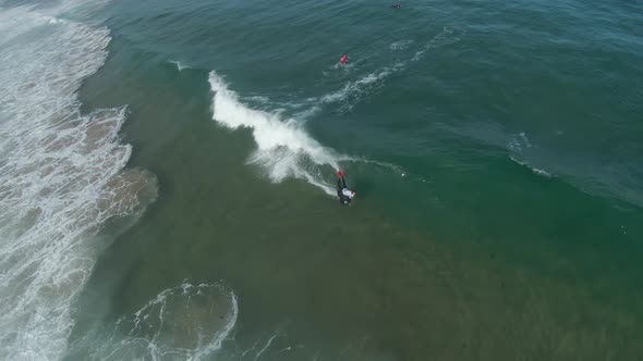 Strong and huge rolo at amazing and perfect waves, 2021 Sintra Portugal Pro. Bodyboard forever. Prai alt