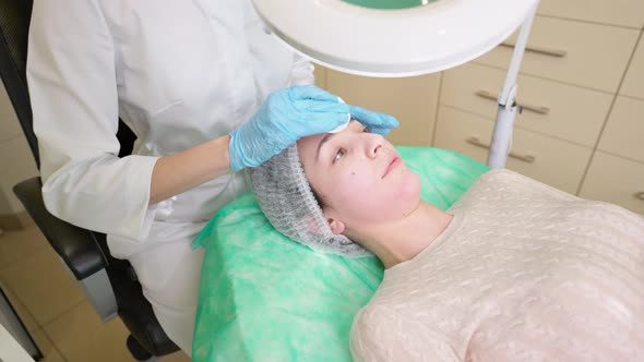 Beautician Preparing Woman Face Before Skincare Beauty Procedure in Clinic alt