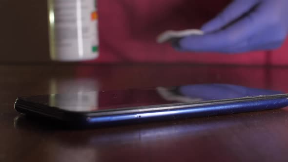 Person Wipes Device Using Antiseptic Preventing Infection