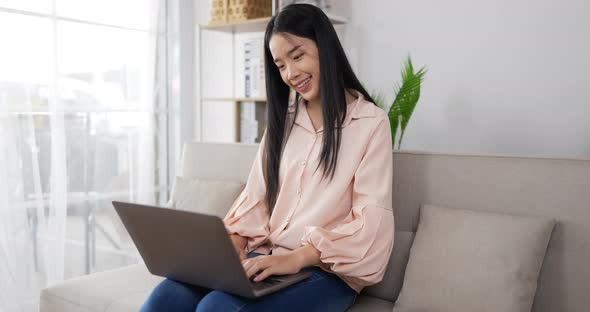Woman working on a laptop alt