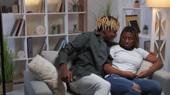 Couple Apology Relationship Conflict Wife Phubbing alt