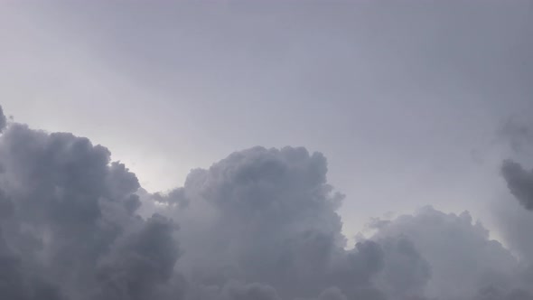 Timelapse: fluffy clouds floating the sky alt