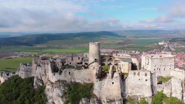 Aerial View on Spissky Hrad. Slovakia. The Ruins of Stone Castle on the Hill alt
