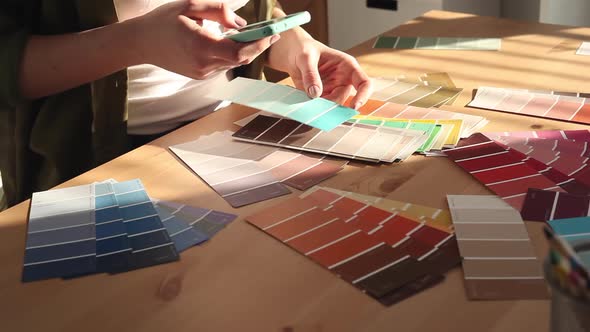 Designer Chooses Best Color Samples for the Client alt