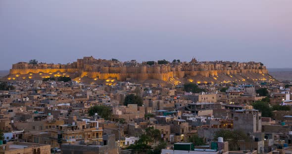Jaisalmer cityscape, time lapse. The majestic fort dominating the desert city, Rajasthan, India. alt
