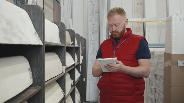 Supervisor Checking Stock in Home Improvement Store alt