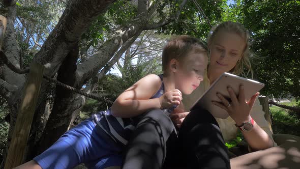 Outdoor leisure with digital tablet alt