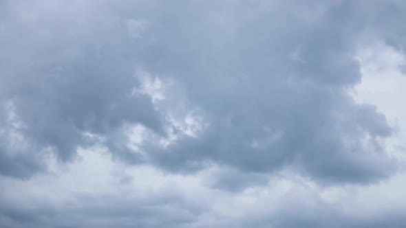Timelapse: fluffy clouds floating the sky alt