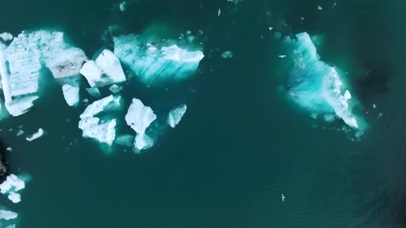 Scenic View of Icebergs in Jokulsarlon Glacier Lagoon Iceland at Dusk alt