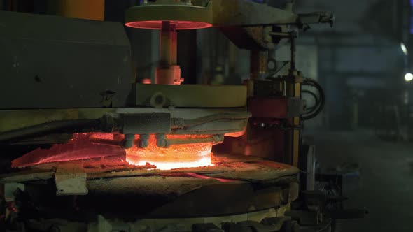 Automatic Production of Blanks for the Production of Glassblowing Products at the Plant the Work of alt