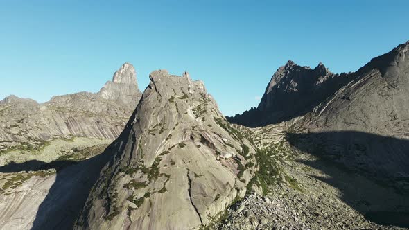 Rock Porabola Located in the Natural Park of Regional Significance Ergaki alt