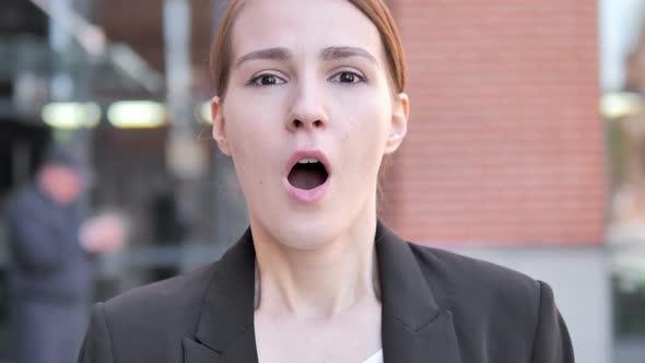 Outdoor Close up of Wondering Young Businesswoman alt