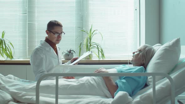 Doctor Entering Hospital Ward and Speaking with Senior Patient alt