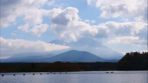 Beautiful nature in Kawaguchiko with Mountain Fuji in Japan alt