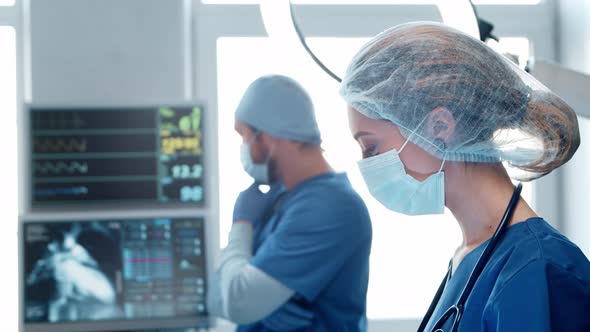 Professional medical doctors working in emergency medicine. Portrait of surgeon and the nurse. alt