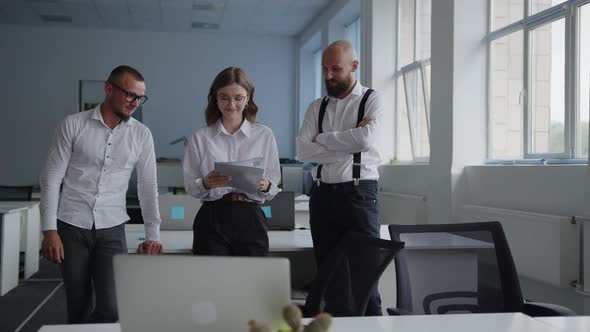Perfect Work of Young Lady White Paper Clap Hands alt