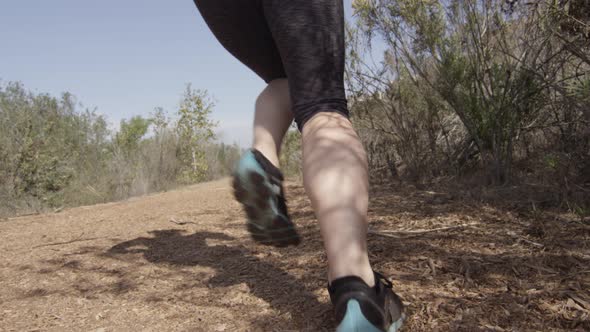 A young woman runner going trail running. alt